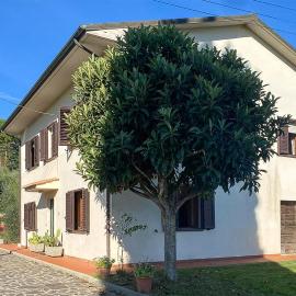 Gorgeous Home In Lari With House A Panoramic View โรงแรมในLari