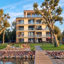 Platán Residence Apartman with lakeview