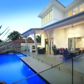 Luxury House steps from Mooloolaba Beach，莫羅拉巴海濱的飯店