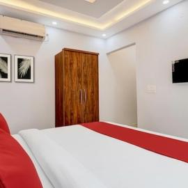 Super Hotel Pari Chowk Formerly The Divine KRC, hotel in Greater Noida