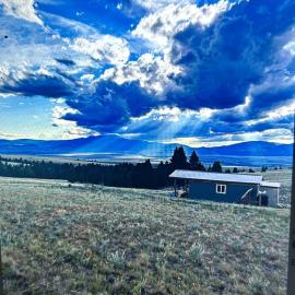 Secluded Mountain Cabin with 20 Private Acres Near Pintler Mountains, Anaconda, Montana, Hotel in Anaconda