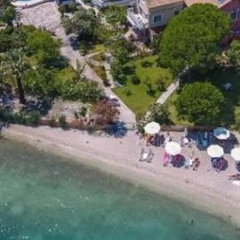 Palmyra Beachfront Studios: Nydri şehrinde bir otel