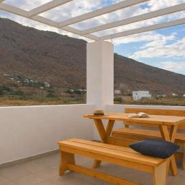 Santorini's Old Mill Serene Getaway by Pori Beach, Hotel in Vourvoulos