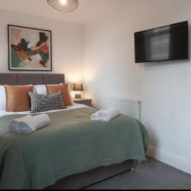 Prime Location City Centre 3BR House with Garden and Private Parking