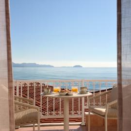 C'est La Vie - Beachfront Accommodation