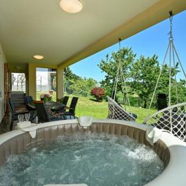 Villa Panorama Hill by Villas Guide, hotel i Cestica