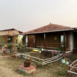 The Peepal mud homes farm stay, hotel in Nashik