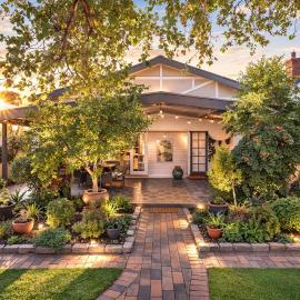 Cozy Cottage with Full Kitchen, Backyard & Patio