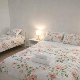 R suite delux, hotel u gradu Netanja