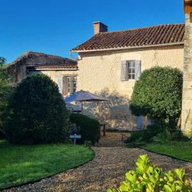 Maison d'Amis, hotel u gradu Salles-Lavalette