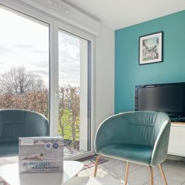 Maison neuve lumineuse avec jardin, parking privé