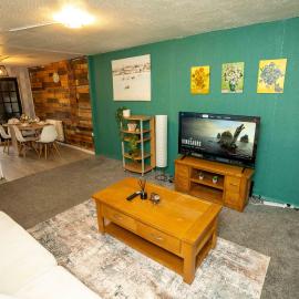 3 Bed House with Free Parking , 10 Min to i54 , Sleeps 5 , Ideal for Contractors & Families, Hotel in Tettenhall