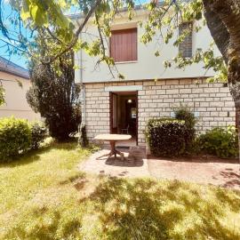 Le Petit Ousson Studio avec Jardin, hotel din Briare