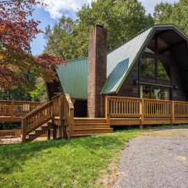 Scenic Mountain Getaway-Tranquil Views!-58 Meadowview Trail, Hotel in Fancy Gap