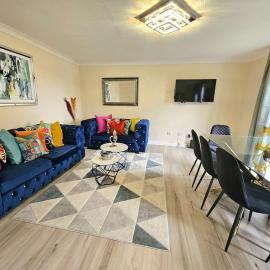 Stylish & Spacious 4 Bedroom House