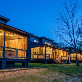 Tway Bird Chalet on The Watauga River, hotel a Johnson City
