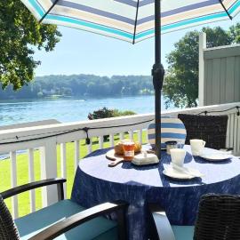 Lakefront Moneta Home with Kayaks and Dock, hotel en Moneta