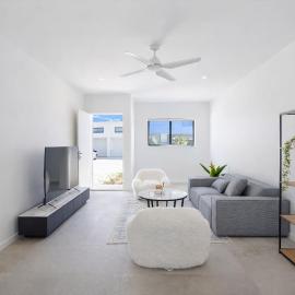 Modern 4BR Townhouse Near Transport and Shops, Hotel in Bundamba