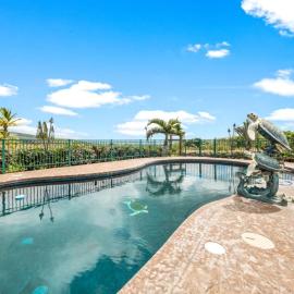 Honu Harbor with Pool on Golf Course, hotel a Naalehu