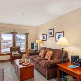 AS 326 No Resort Fee Pool-View Ski-InOut、スノーシューのホテル