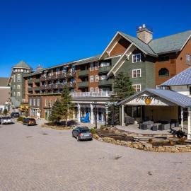 HH 314 Sunrise Views Ski-InOut Village Center Sleeps 4, hotel in Snowshoe
