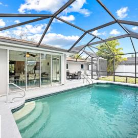 The Siesta Shortcut | Spacious Pool Home Minutes to Siesta Key Beach