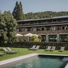 Hotel Bernat de So, hotel u gradu Llivia