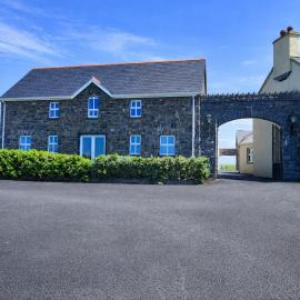 Aran View Holiday Homes Doolin - The Atlantic Stone House - Ocean Views, hôtel à Doolin
