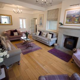 Central Bakewell, Sleeps 12, Parking for 4 or 5 Cars, Family & Dog Friendly