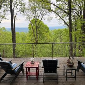 Spectacular Mountain Retreat- Serene Views!- The Groovy Groundhog, Hotel in Ararat