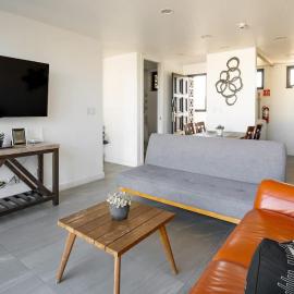 Revolucion Border - Stylish Downtown Suite