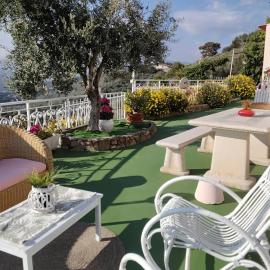 VILLA PANORAMICA & IDROMASSAGGIO 008031-LT-0055, hotel em Imperia