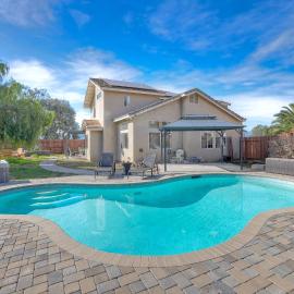 Desert Escape Home with 3BD 3BA with Pool and Jacuzzi