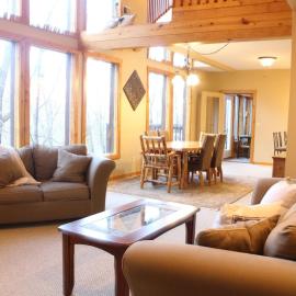 Raystown Roost a Mtn Retreat 5 mins to Boat Launch, hôtel 