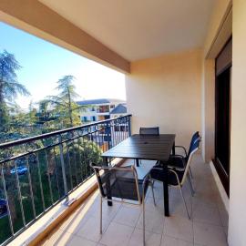 Appartement avec grande terrasse au centre ville d'Uzès