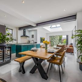 Gorgeous Family Home with Garden - Pass the Keys