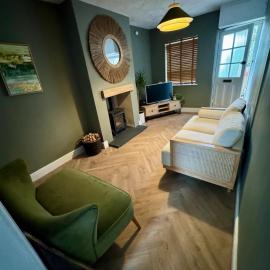 Cheshire Countryside Escape with Garden & Sunrise View, hotel i Malpas