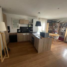 Appartement Bailly, hotel in Bailly-Romainvilliers