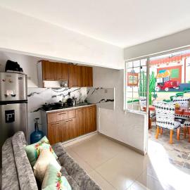 Casa 7 personas con parqueadero sector Unicentro clínicas, hotel u gradu Armenija
