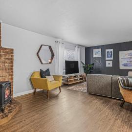 CDA Pet Bungalow Near Downtown & Trails Fenced, hotel in Coeur d'Alene