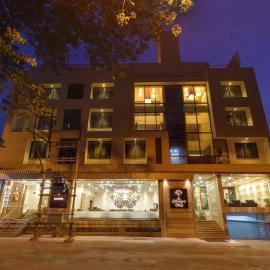 Hotel Silver Oak 7 Minutes Walk to Mahalaxmi Temple