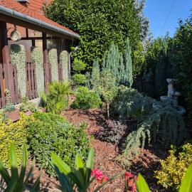 Holiday Home with A - C in Balatonkeresztur 54835, hotel in Balatonkeresztúr