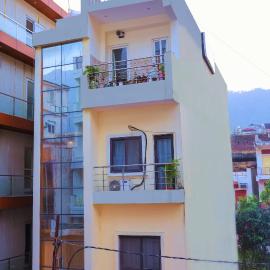 Hotel Pi-Tapovan: Rishīkesh şehrinde bir otel