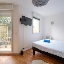 Studio lumineux - terrasse privée & parking - proche La Défense