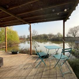 Domaine avec piscine pour 27-36 personnes, hotel v destinácii Saint-Privé