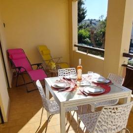 A 2 pas du port, du centre, du marché provençal, des plages quartier calme