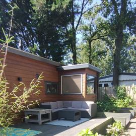 VELUWE Wooden Chalet With Private Garden - Quiet and Cosy Stay, hotel di Putten