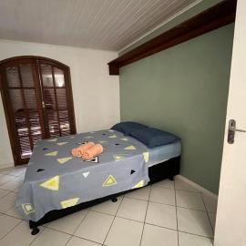 Quarto em casa próx a rua das pedras