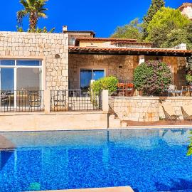 TEKCE Villa Mae N3, hotel in Yeniköy