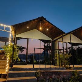 Shelby Pawana lake Cottages and Camping – hotel w mieście Lonavla